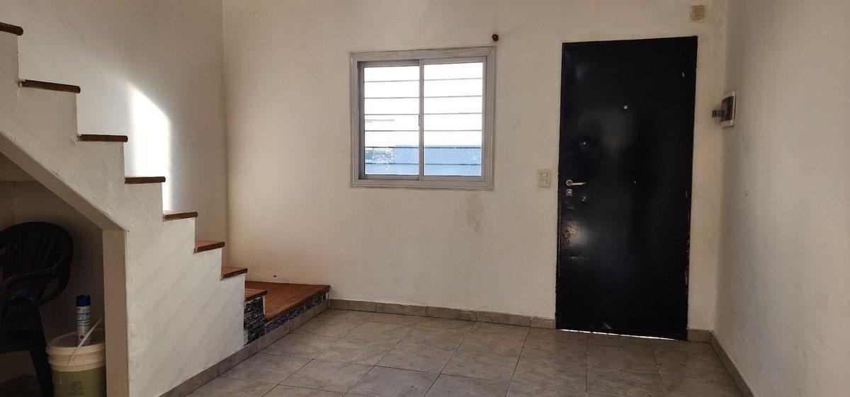 Foto de Venta depto. duplex 2 amb. patio villa de Mayo, imagen 5