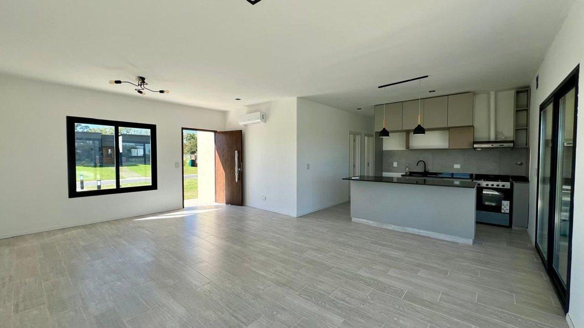 Foto de CASA 4 AMB CON PILETA A ESTRENAR SAN SEBASTIAN, imagen 1