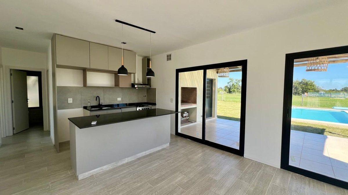Foto de CASA 4 AMB CON PILETA A ESTRENAR SAN SEBASTIAN, imagen 3