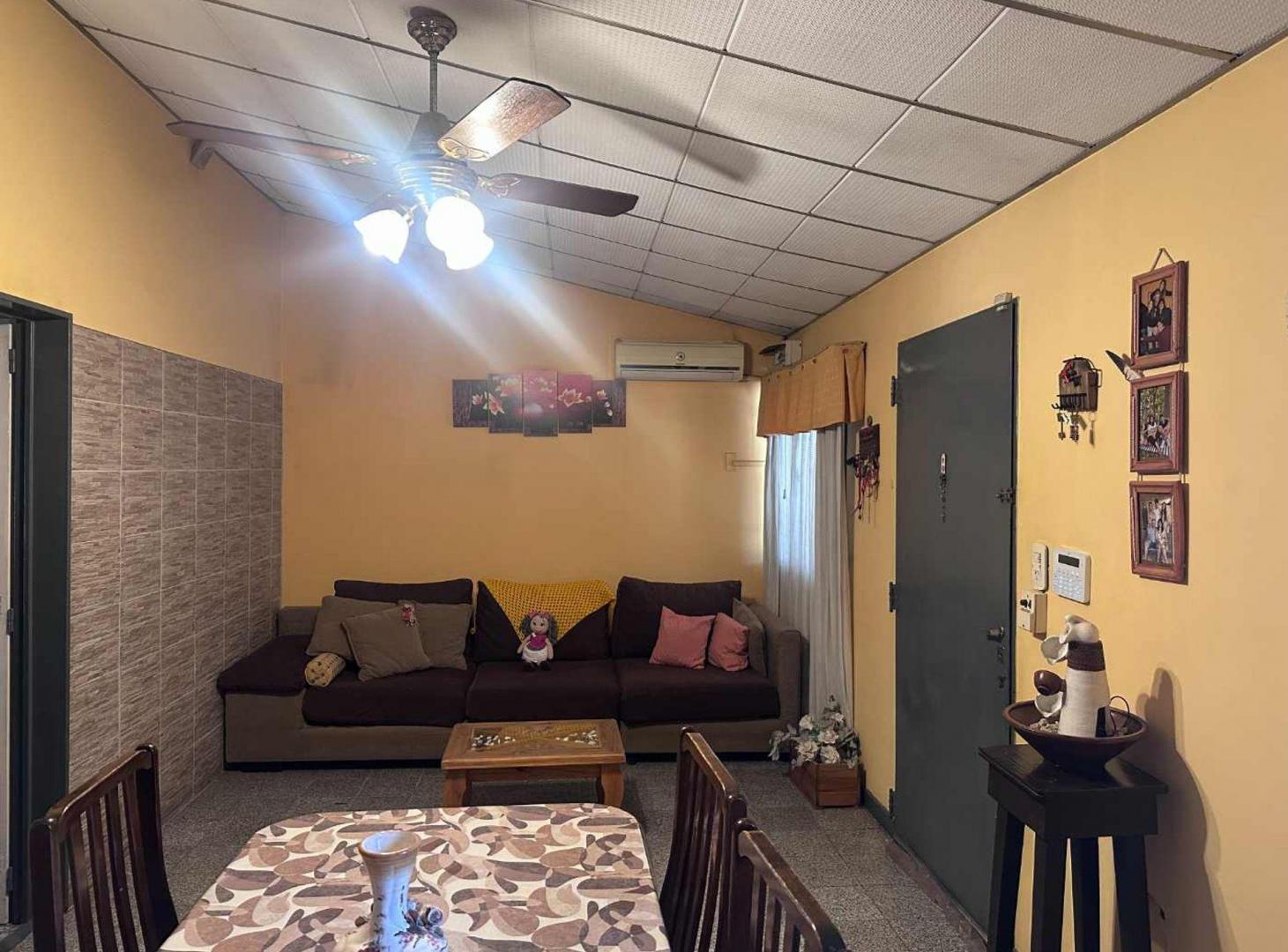 Foto de VENTA CASA 6 AMB -4 DORM-JOSÉ C.PAZ-COCHERA DOBLE, imagen 2