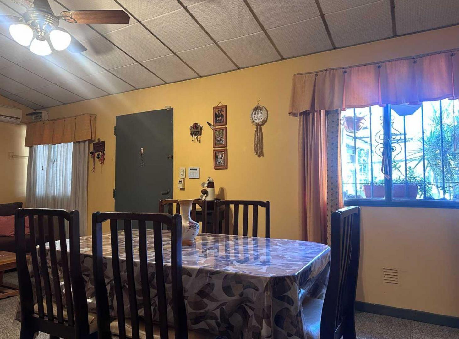 Foto de VENTA CASA 6 AMB -4 DORM-JOSÉ C.PAZ-COCHERA DOBLE, imagen 3