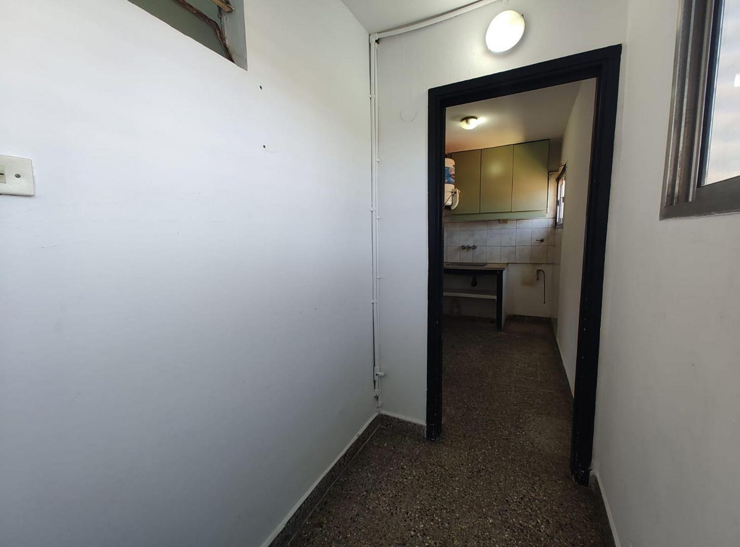 Foto de VENTA DEPARTAMENTO DOS AMBIENTES CASEROS, imagen 5
