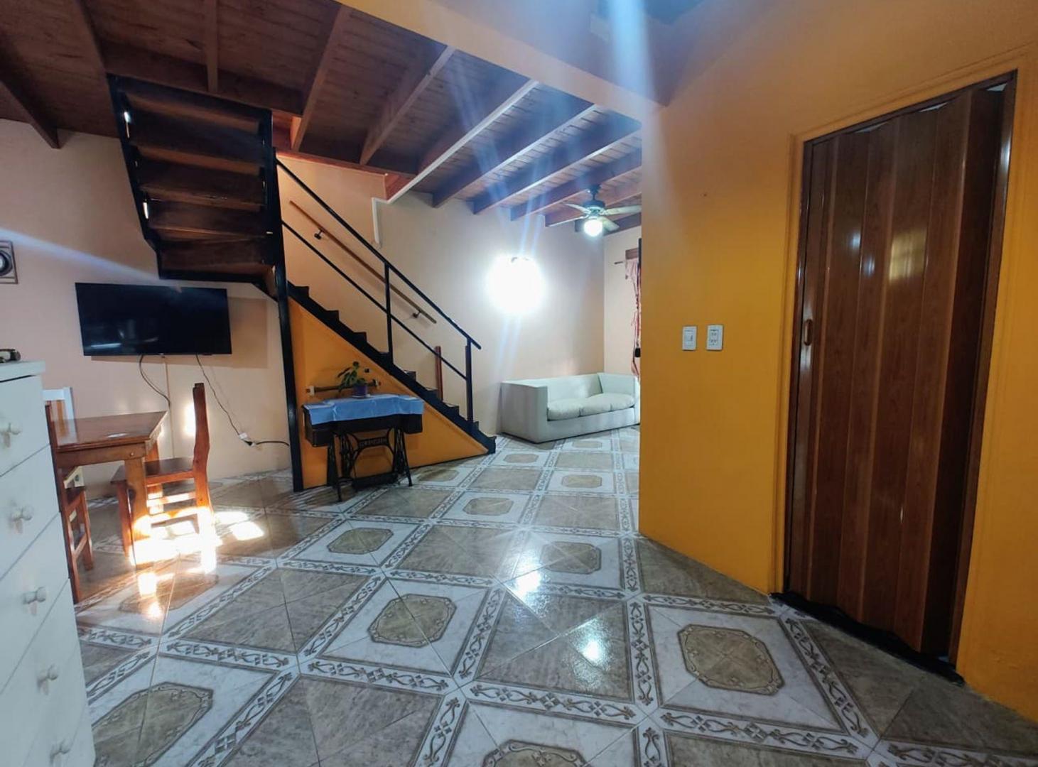 Foto de VENTA PH 4 AMBIENTES EL TALAR CON COCHERA, imagen 2