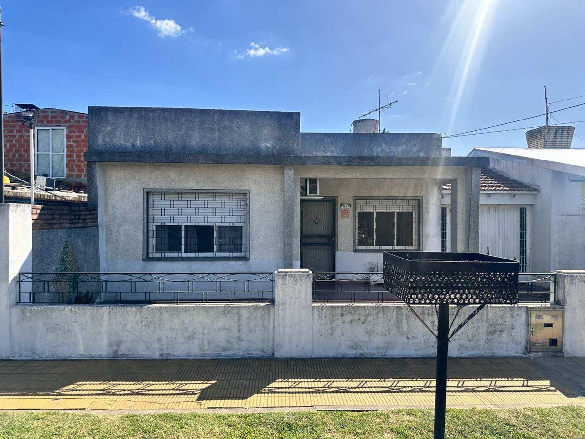 Foto de VENTA CASA DON TORCUATO 4 AMB RECICLAR FLIPPING, imagen 3
