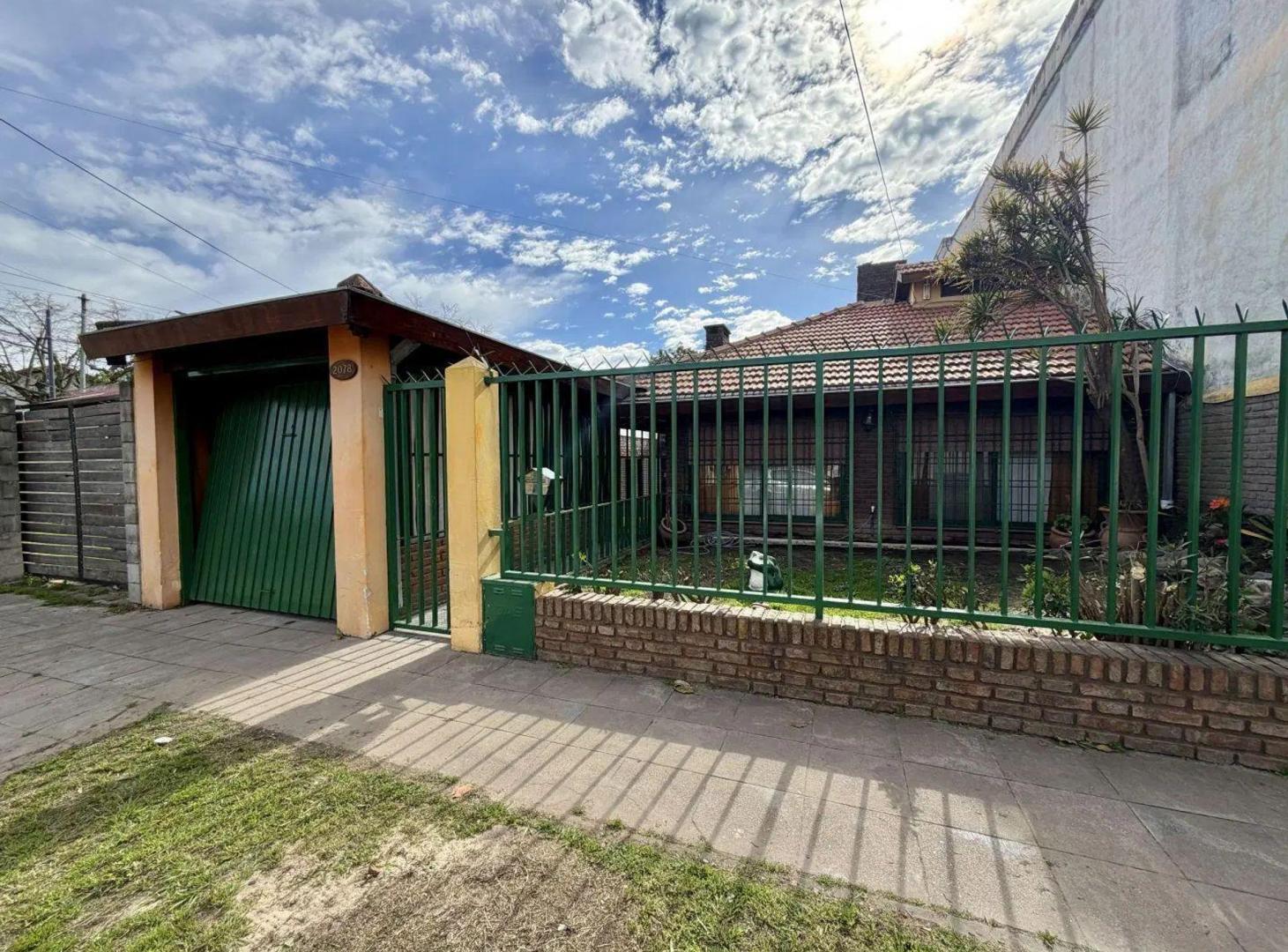 Foto de Alquiler Casa 4 Amb, SUM y cochera en José C Paz, imagen 1