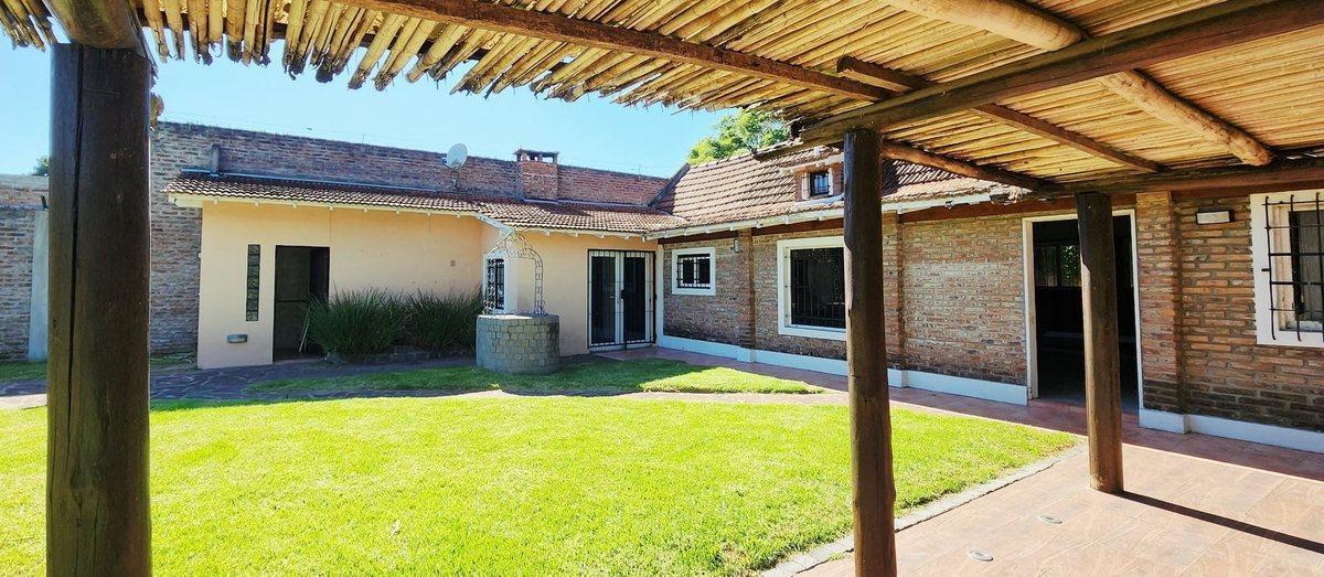 Foto de CASA QUINTA 3 AMB LOTE 1.700 m2 C/ PILETA PARRILLA, imagen 1