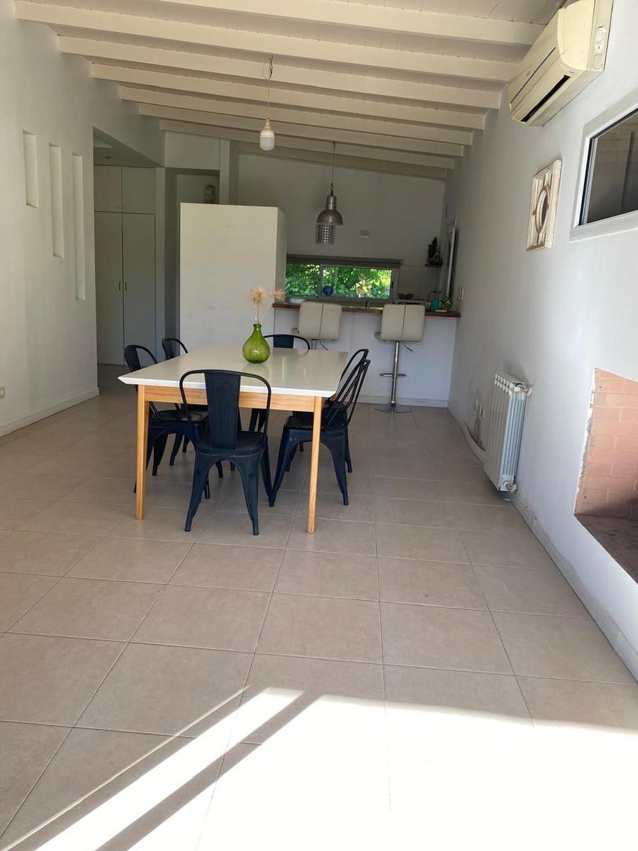 Venta de casa de dos plantas en La Madrugada
