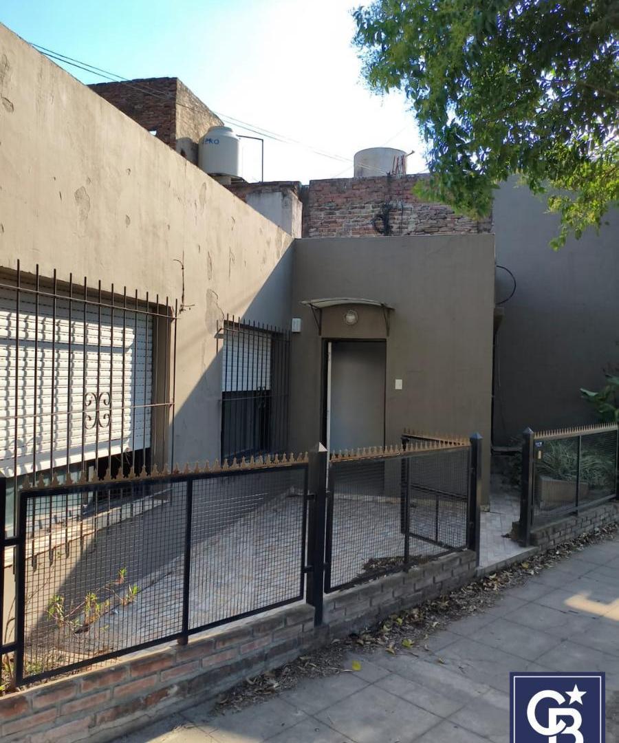 Venta de Casa 4 ambientes apta comercial en Pilar Centro