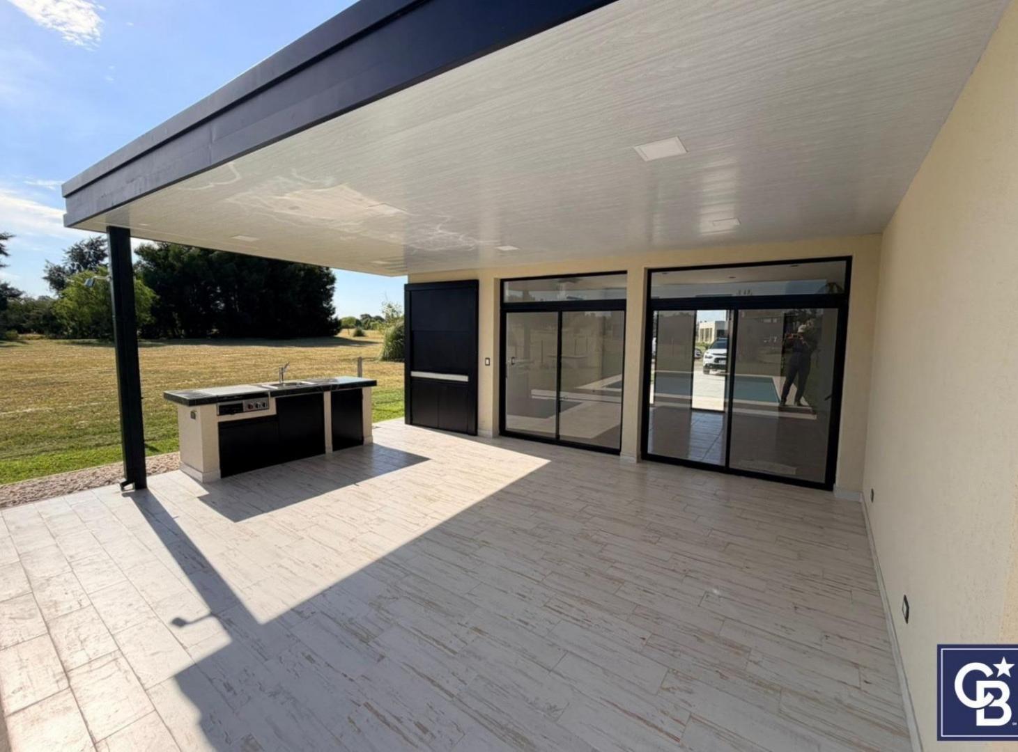 Foto de Venta de Casa 4 ambientes con pileta en Medal Country Club, Pilar, imagen 3