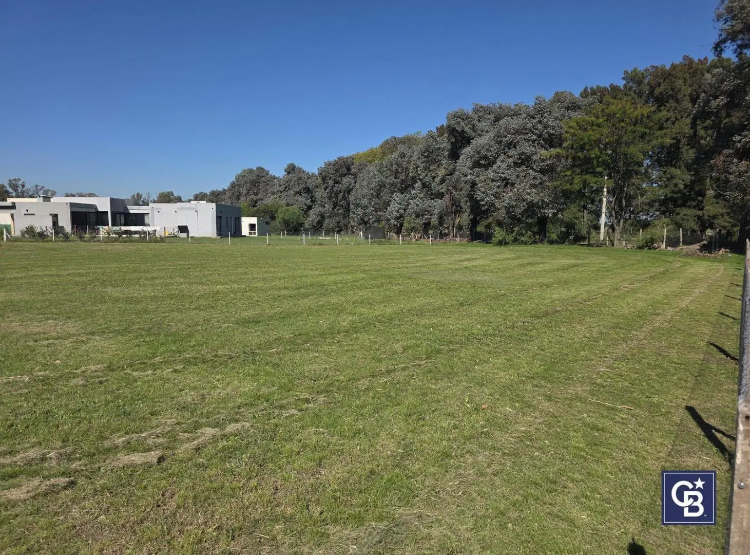 Venta de amplio lote con proyecto en Medal Country Club, Pilar 3