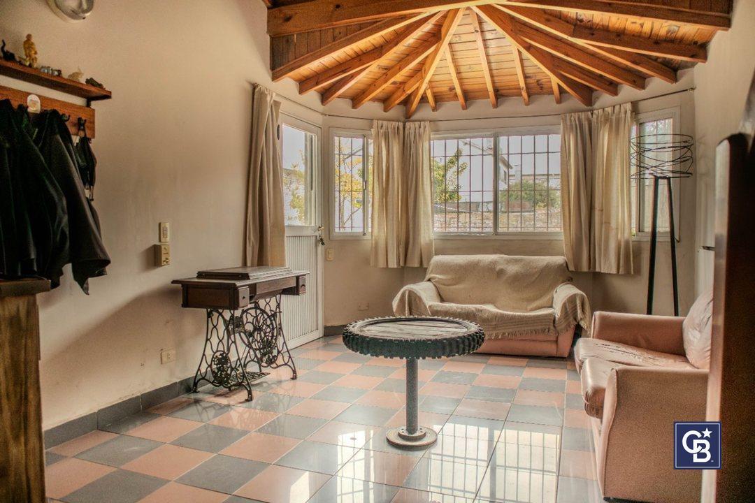 Foto de Venta de Casa Apta crédito de 5 ambientes con patio y cochera en Beccar, imagen 1