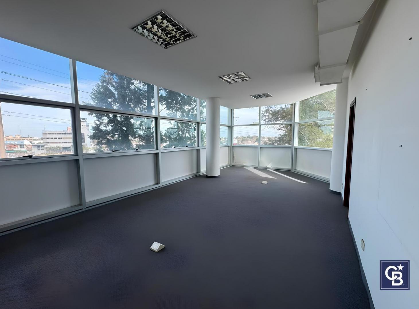 Foto de Gran Oficina Corporativa 288 m² en Paseo Champagnat, Pilar | 10, imagen 3