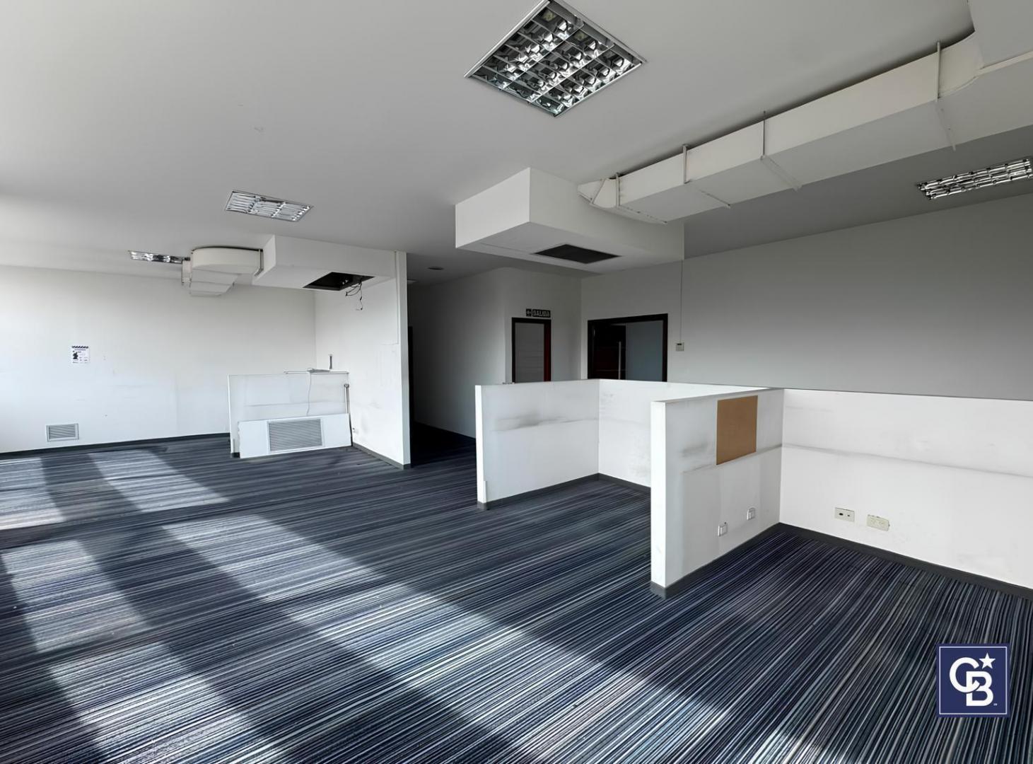 Foto de Gran Oficina Corporativa 288 m² en Paseo Champagnat, Pilar | 10, imagen 1