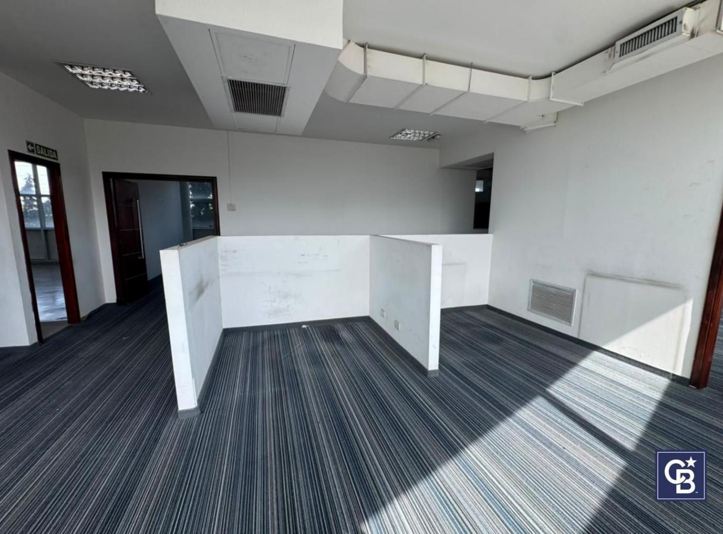 Foto de Gran Oficina Corporativa 288 m² en Paseo Champagnat, Pilar | 10, imagen 4