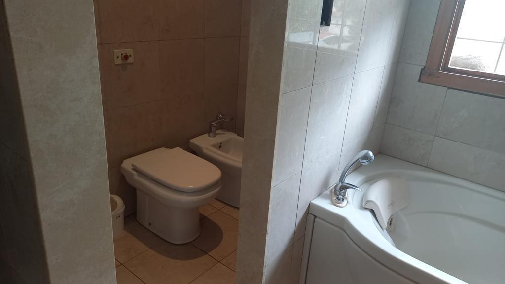 Foto de Casa venta City Bell 3 dormitorios entre caminos, imagen 3