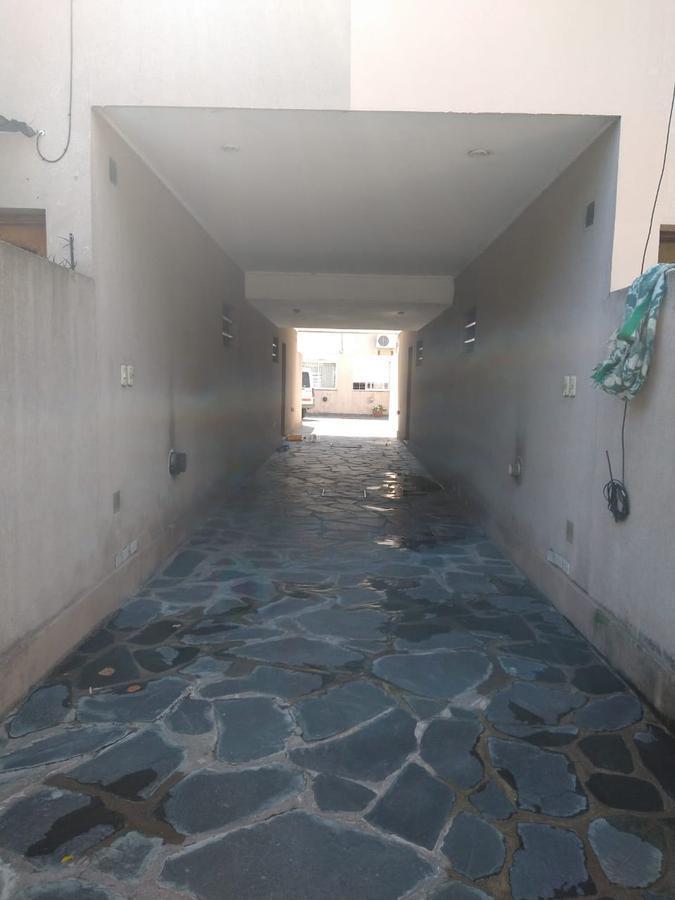 Casa duplex venta - Tolosa 2 dormitorios