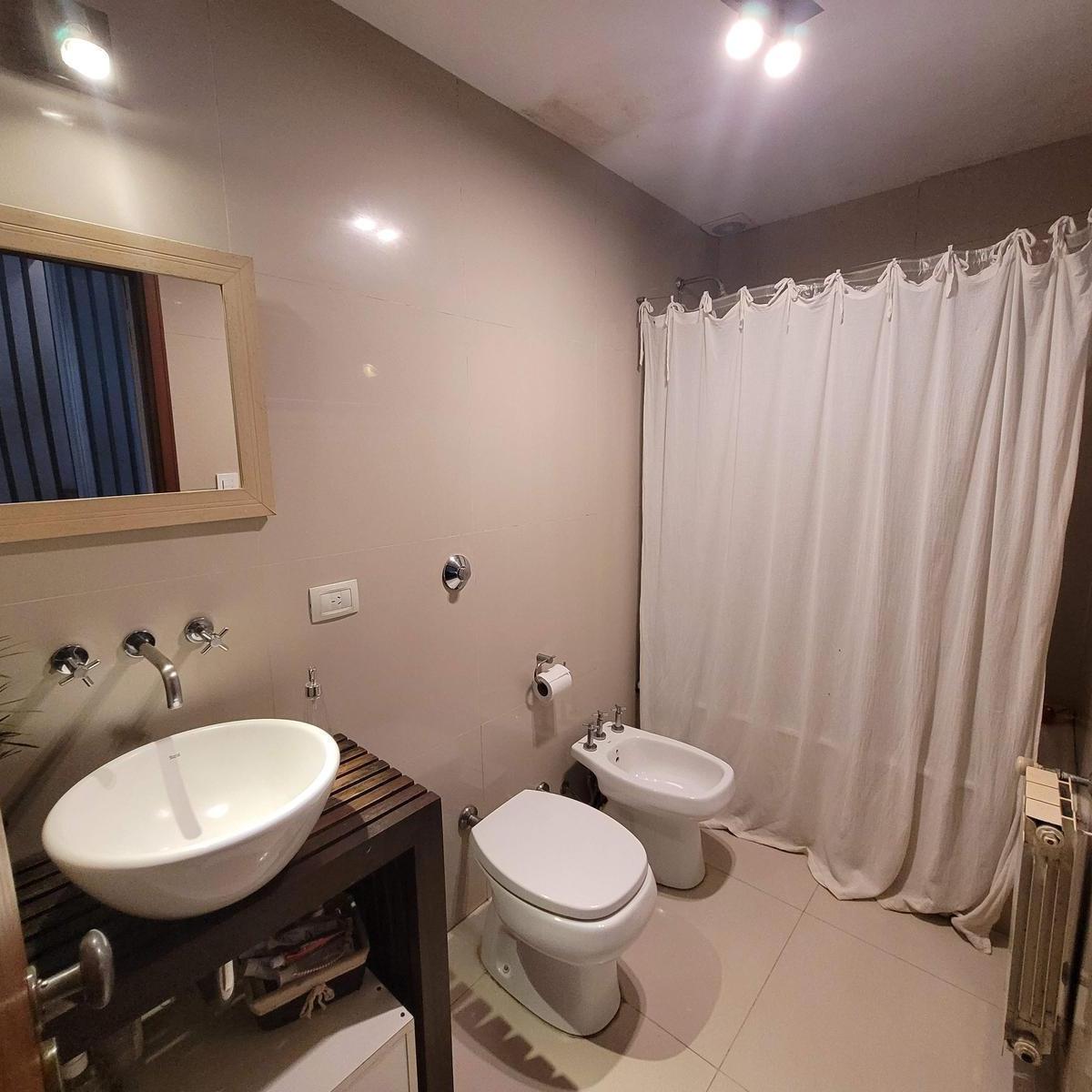 Casa en Venta en Villa Elisa 3 Dorm. Pileta Parque Moderna 4