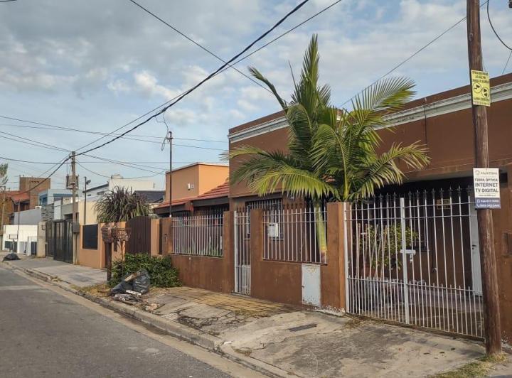 Casa alquiler Ringuelet 2 dormitorios parque cochera 3