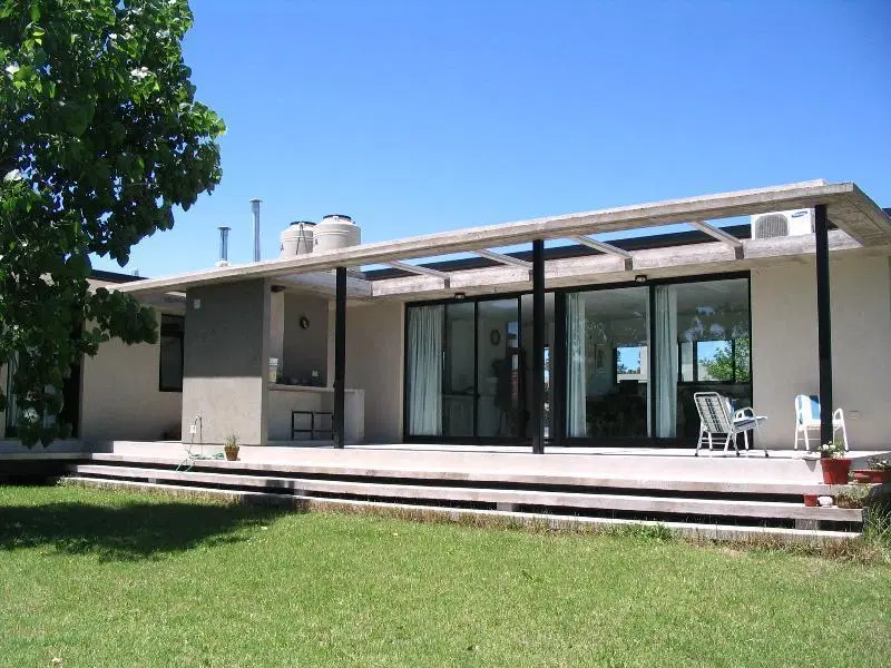 Casa venta barrio cerradoparque ecológico City bell 4 dormitorios, 3 baños toillete losa radiante 5