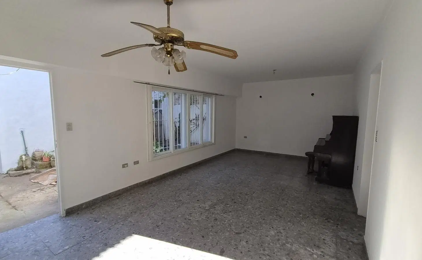 Casa alquiler planta baja 3 dormitorios cochera jardin parrilla la plata 2
