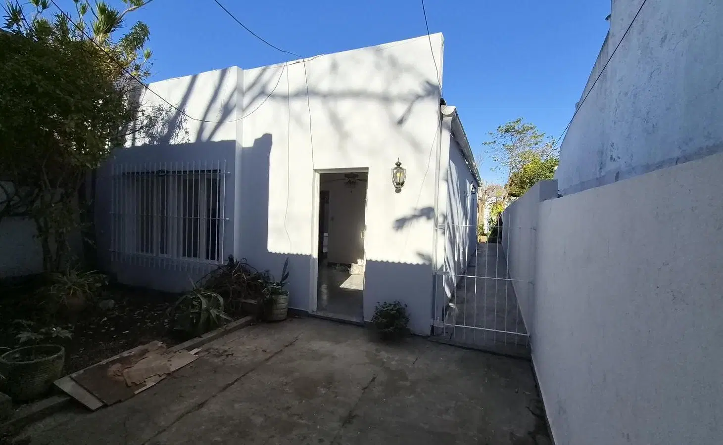 Casa alquiler planta baja 3 dormitorios cochera jardin parrilla la plata 3