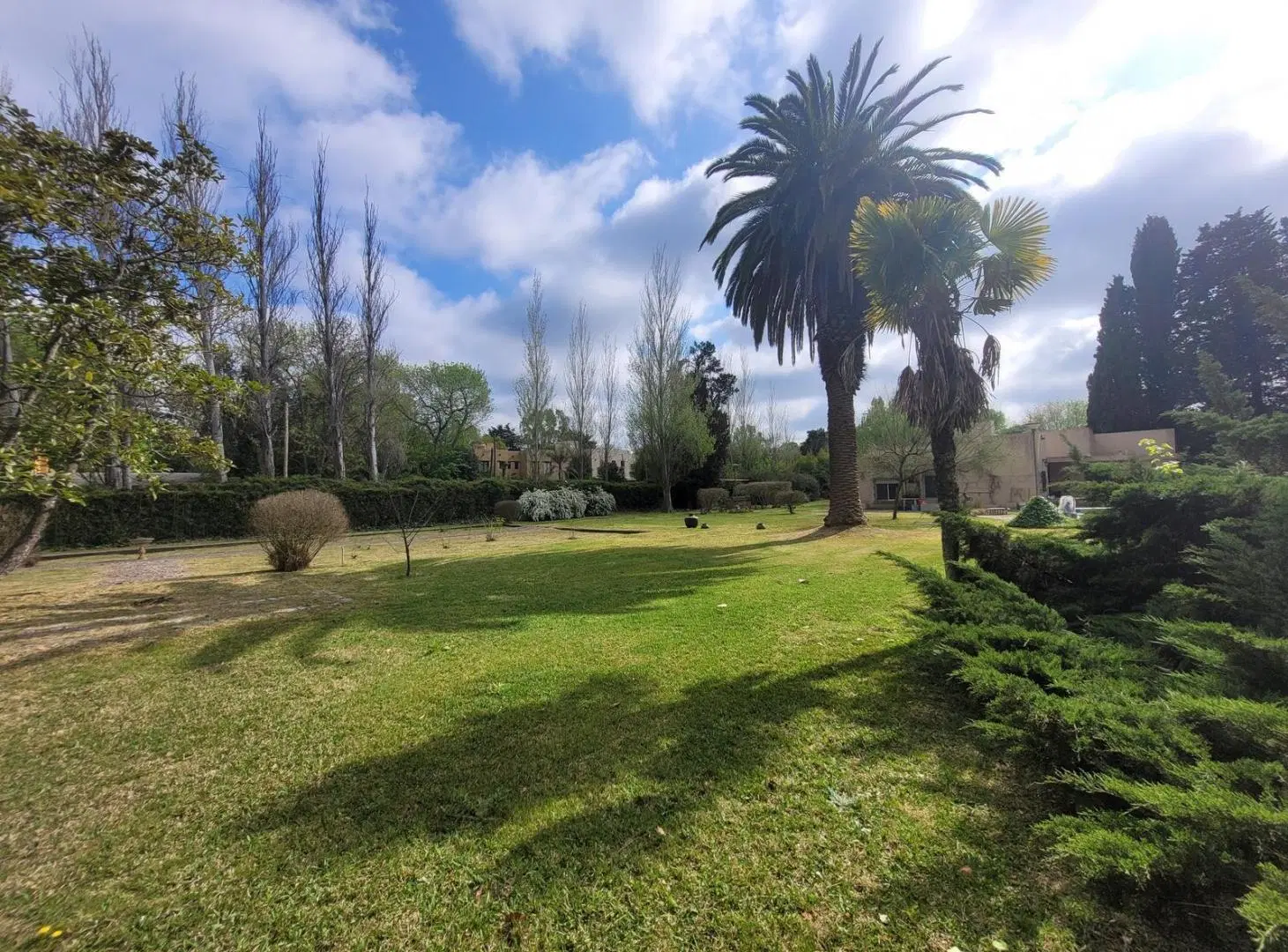 Casa quinta venta Villa Elisa sobre lote 8150 m2 quincho pileta arbolado 1