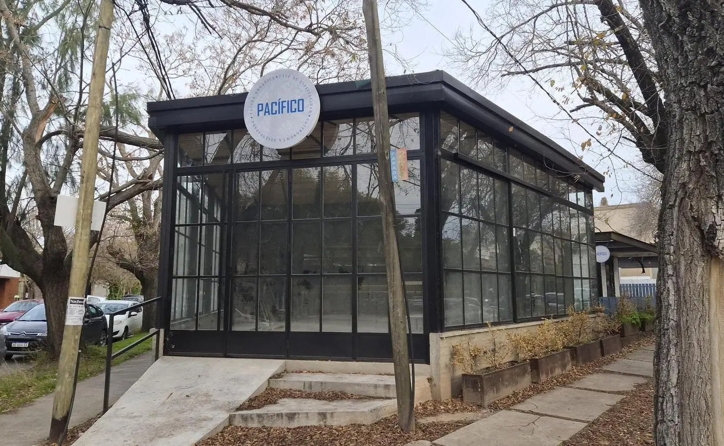 Edificio Comercial ideal gastronómico alquiler en la mejor esquina de City Bell 1