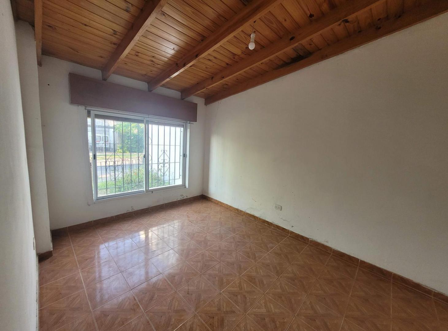 Foto de Casa en alquiler 2 dormitorios asfalto servicios sin fondo solo patio, imagen 5