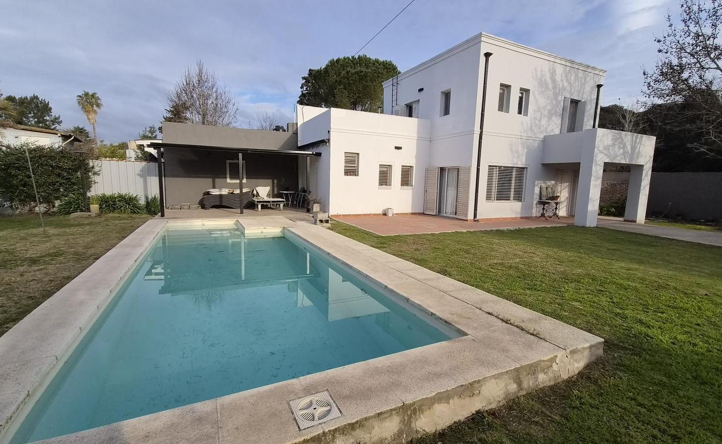Foto de Casa venta city bell gran parque pileta parrilla garage 2 dormitorios, imagen 1
