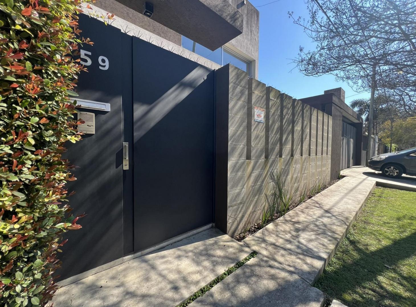 Foto de Casa en venta en City Bell entre caminos con jardín pileta quincho 3, imagen 2