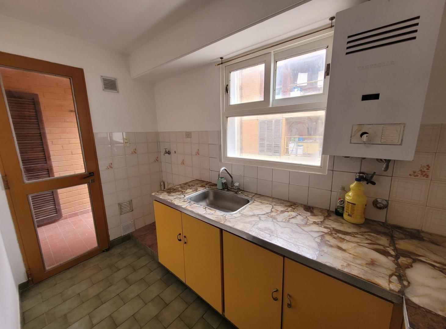 Foto de Departamento 1 dormitorio con balcon alquiler cocina separada bajas, imagen 4