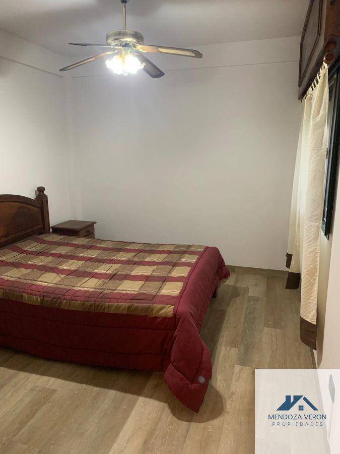 Departamento en Venta de 2 Dorm. C/ Cochera en Moreno Centro 5