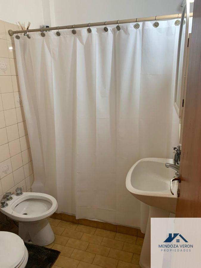 Departamento en Venta de 2 Dorm. C/ Cochera en Moreno Centro 3