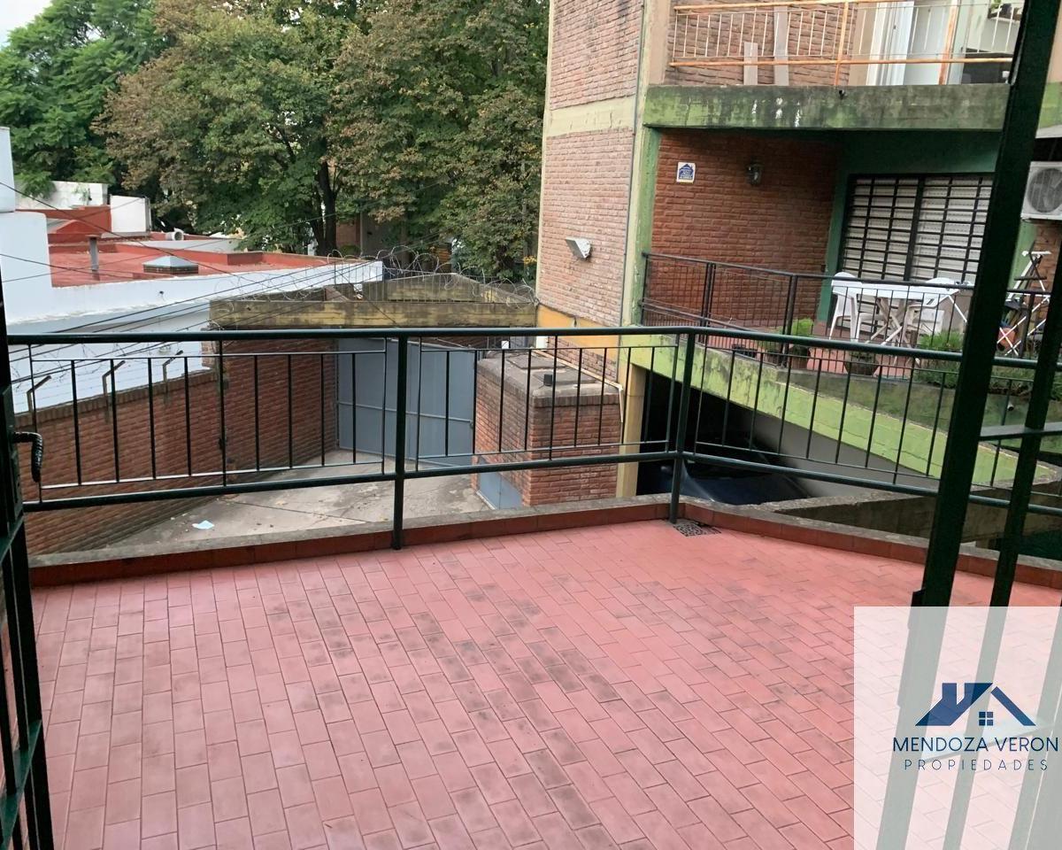 Departamento en Venta de 2 Dorm. C/ Cochera en Moreno Centro 4