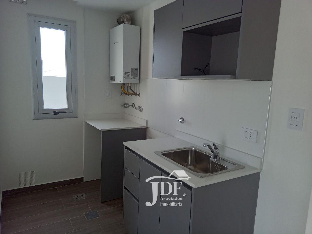 Foto de Departamento a estrenar sobre Bv con Sum y piscina, imagen 3
