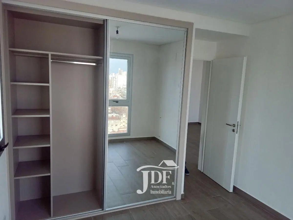 Departamento a estrenar sobre Bv con Sum y piscina 4