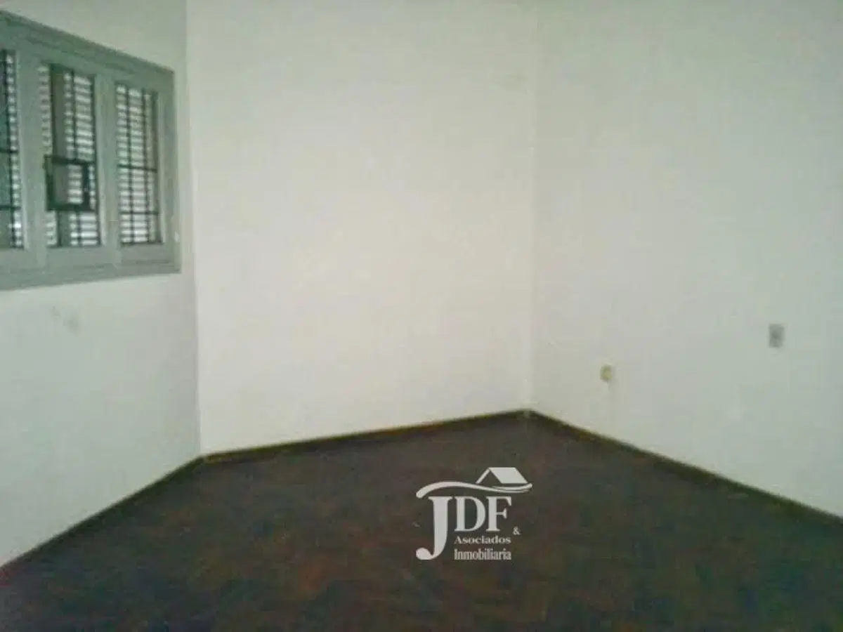 Se alquila casa en B° Mariano Comas 5
