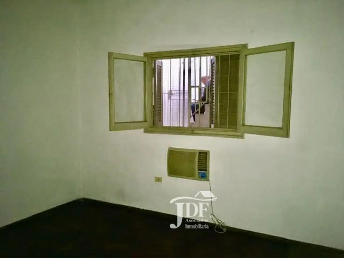 Se alquila casa en B° Mariano Comas 4