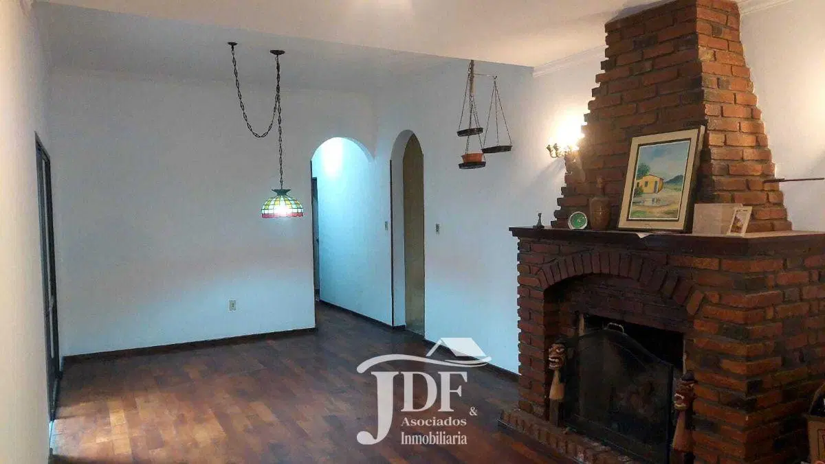 Venta casa en muy buena ubicacion. 4