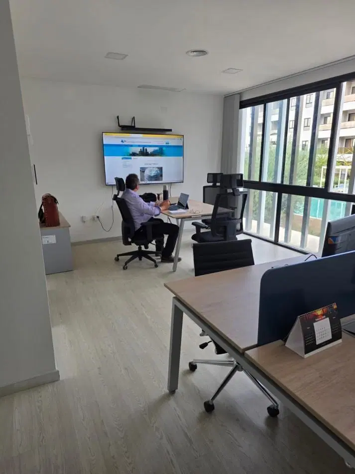 HERMOSAS OFICINAS EN ALQUILER PORTO 3