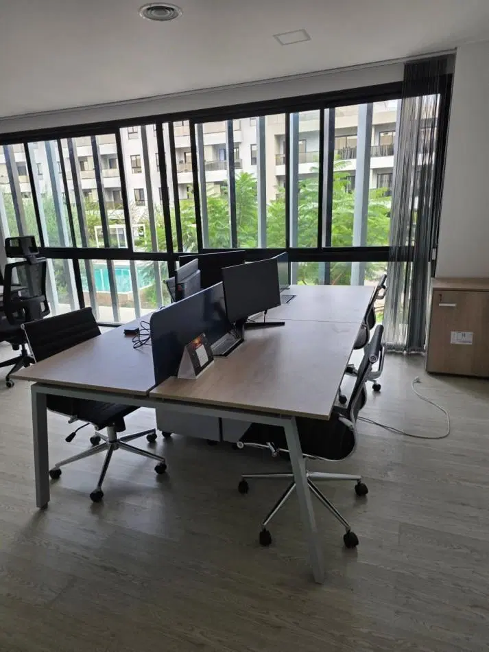 HERMOSAS OFICINAS EN ALQUILER PORTO 4