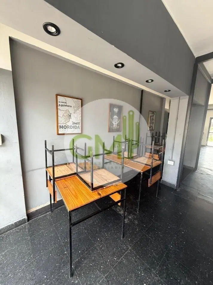 LOCAL COMERCIAL APTO GASTRONOMIA U OTROS RUBROS EN PPAL AVENIDA DE TRES CERRITOS 5
