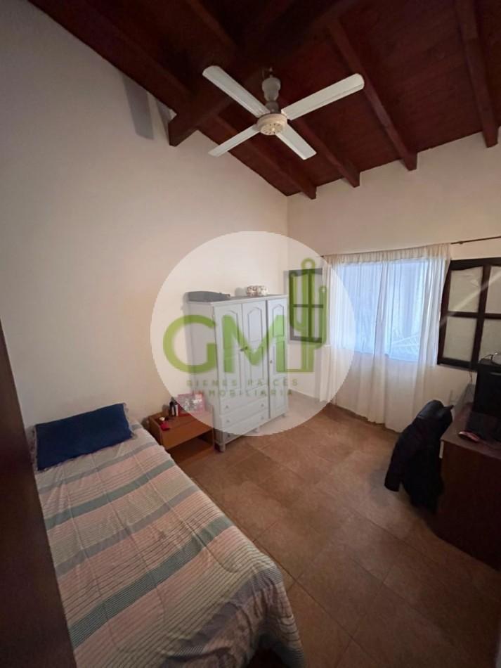 Foto de CASA 4 DORMITORIOS CON AMPLIO QUINCHO EN BARRIO EL HUAICO, imagen 2