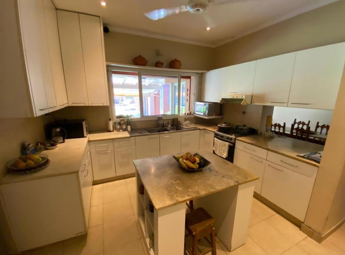 Casa en Venta - Zona Parque Guillermina 4