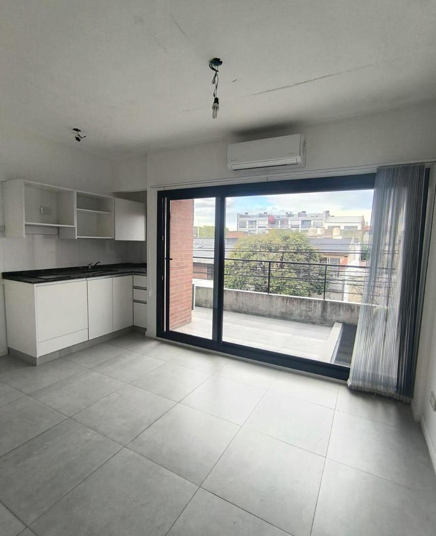 Departamento en Villa Urquiza monoambiente con balcón y  cochera