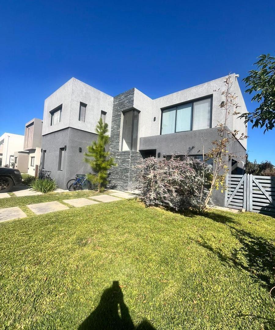 HERMOSA CASA EN ALQUILER Y VENTA EN LAGOON