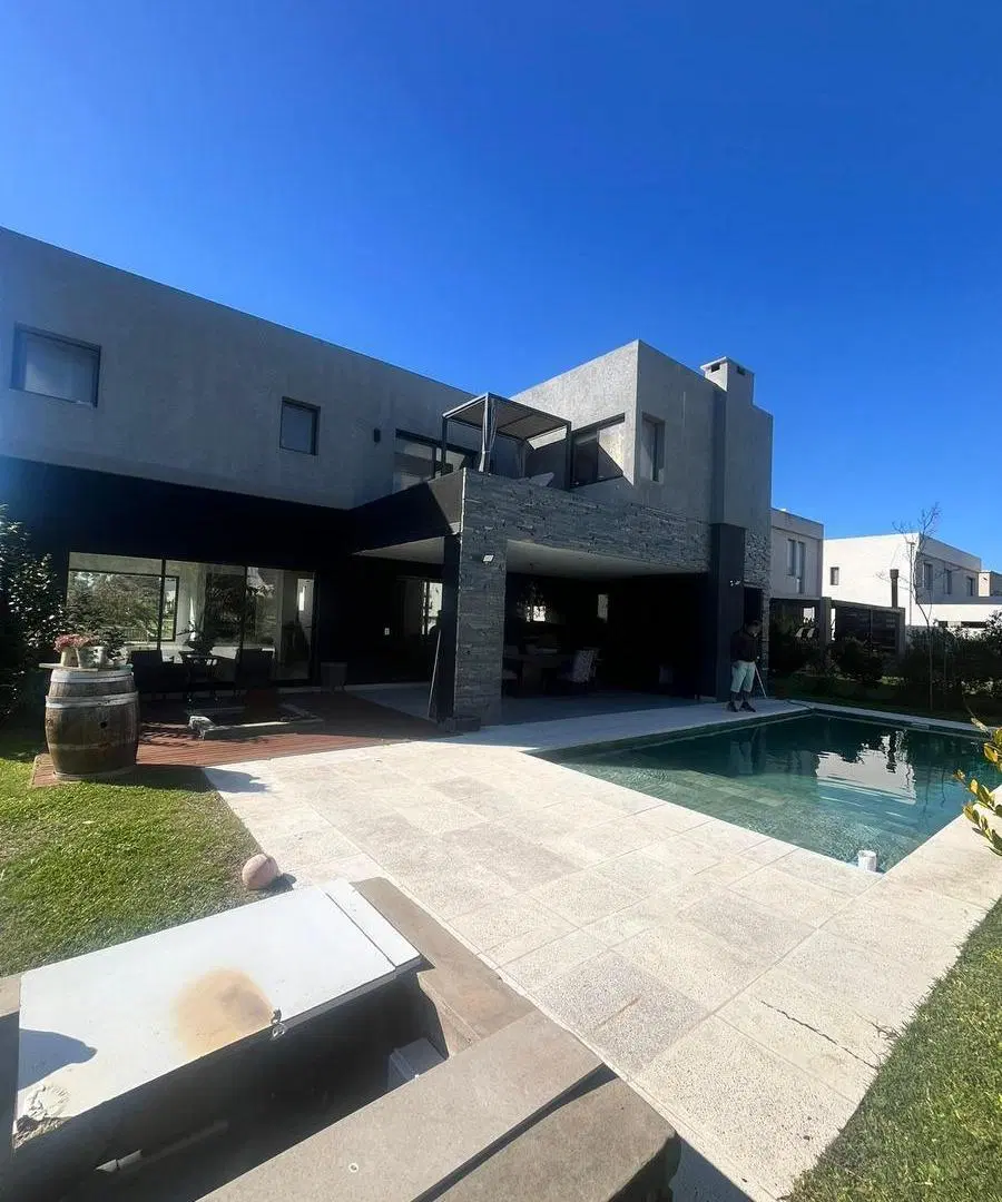 HERMOSA CASA EN ALQUILER Y VENTA EN LAGOON 2