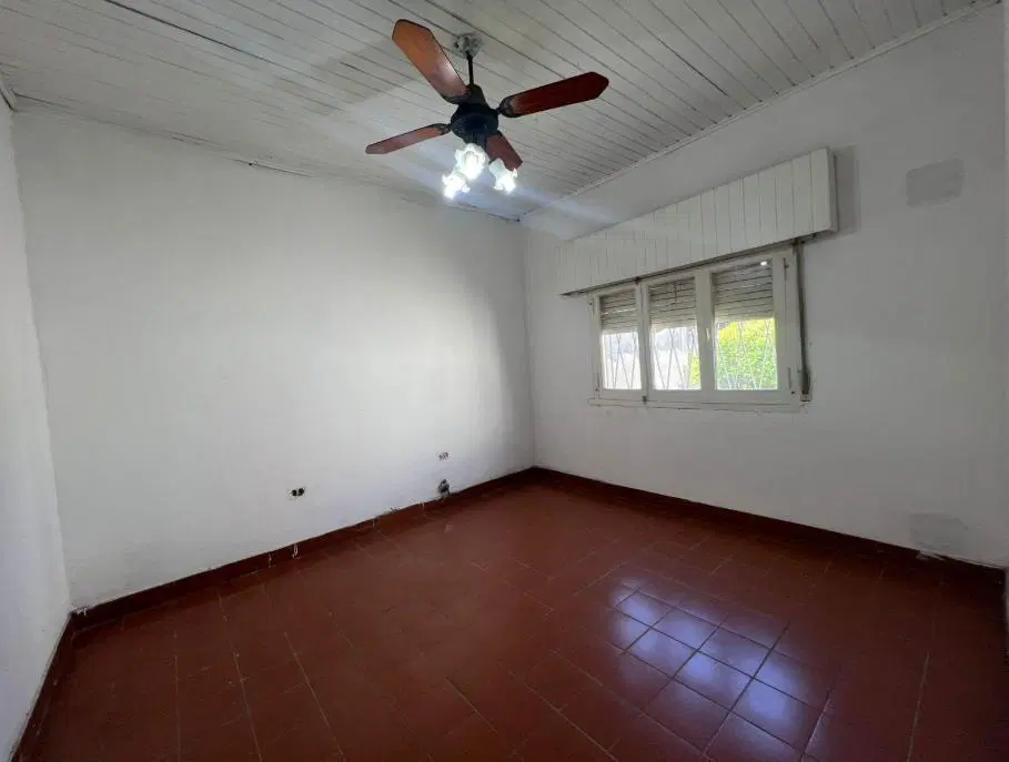 CASA DE 3 AMB EN ALMIRANTE BROWN 2