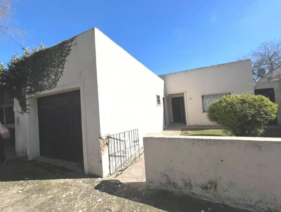 CASA DE 3 AMB EN ALMIRANTE BROWN 1