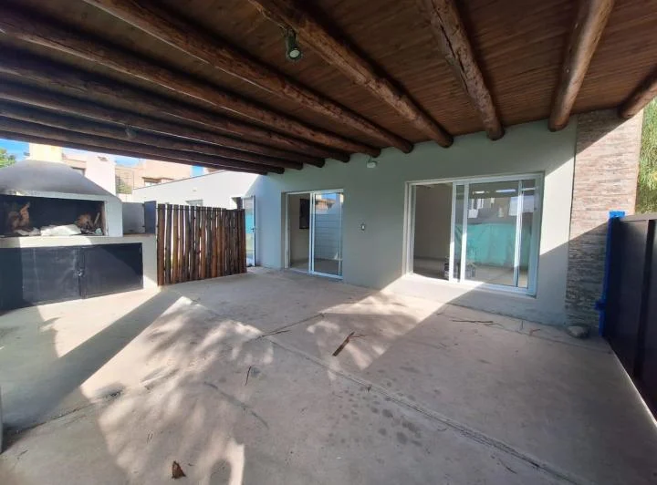CASA EN B° PRIVADO LAR DE DRUMMOND 4
